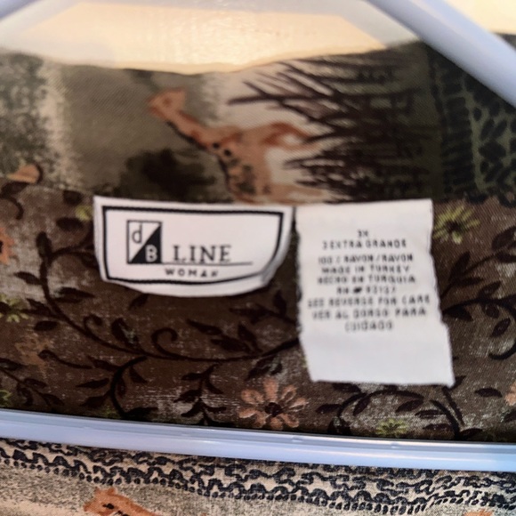 Button up, women’s,longer in front and super comfortable just too big for me - Picture 2 of 2